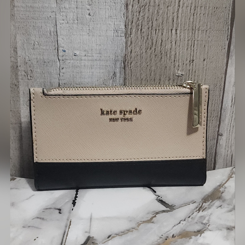🌷NWOT Kate Spade Spencer Small Slim Bifold Black and Beige Wallet🌷 - Picture 3 of 6